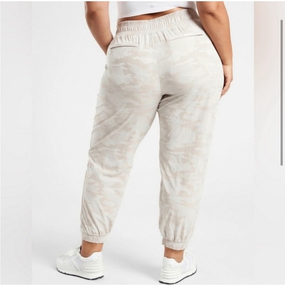 Athleta Brooklyn Textured Camo Jogger Pants Grey/Beige - Size 26 - Picture 8 of 16